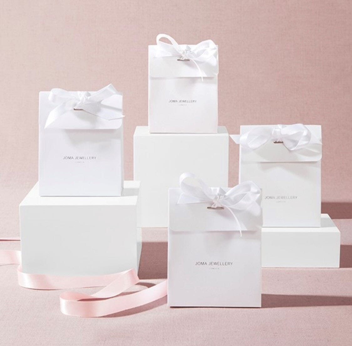 How To Tie a Joma Jewellery Gift Bag Pretty Little Thing's Boutique