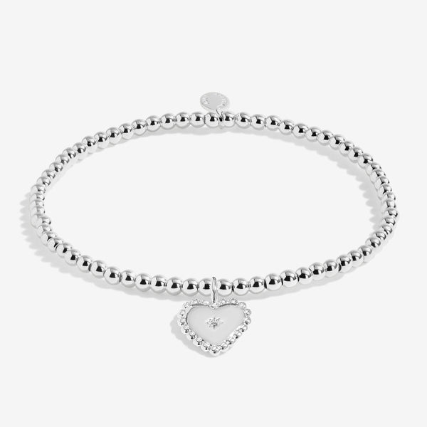 Shop Joma Jewellery’s Kids Love From Santa ‘Merry Christmas Granddaughter’ Bracelet. Silver-plated, heart charm, perfect Christmas gift for young granddaughters with free gift bag