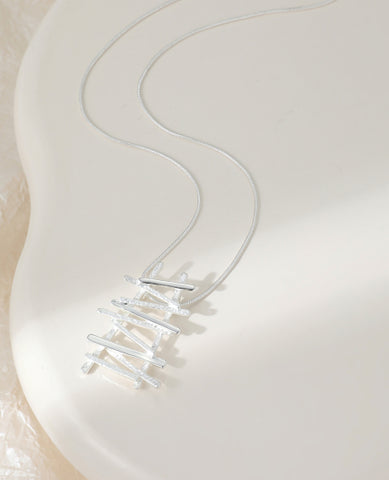 Necklace – Criss-Cross Silver